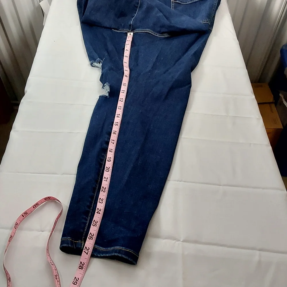 Torrid  Super Soft  Destructed Jegging